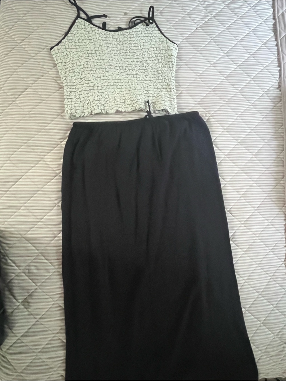 Free-est Crinkle Spaghetti Strap Shoulder Tie Top & Straight Column Skirt